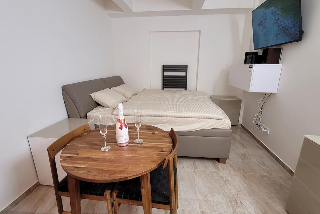 Luxusni Apartman Nedaleko Centra Prag Exterior foto