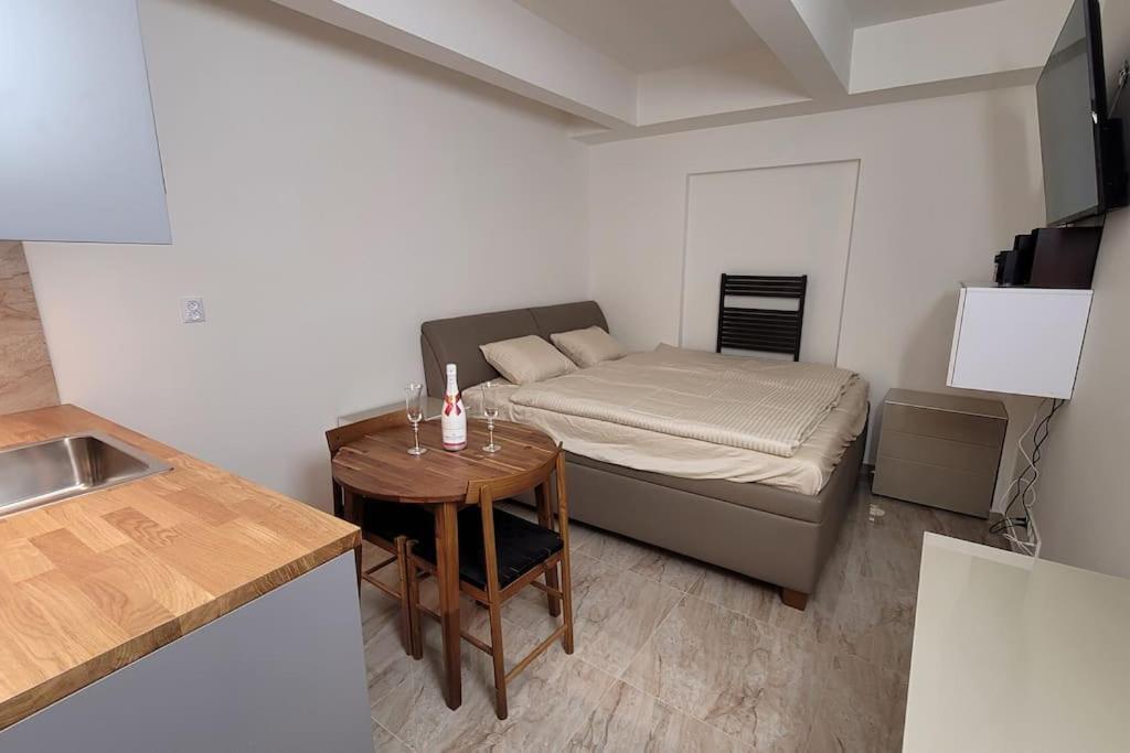 Luxusni Apartman Nedaleko Centra Prag Exterior foto